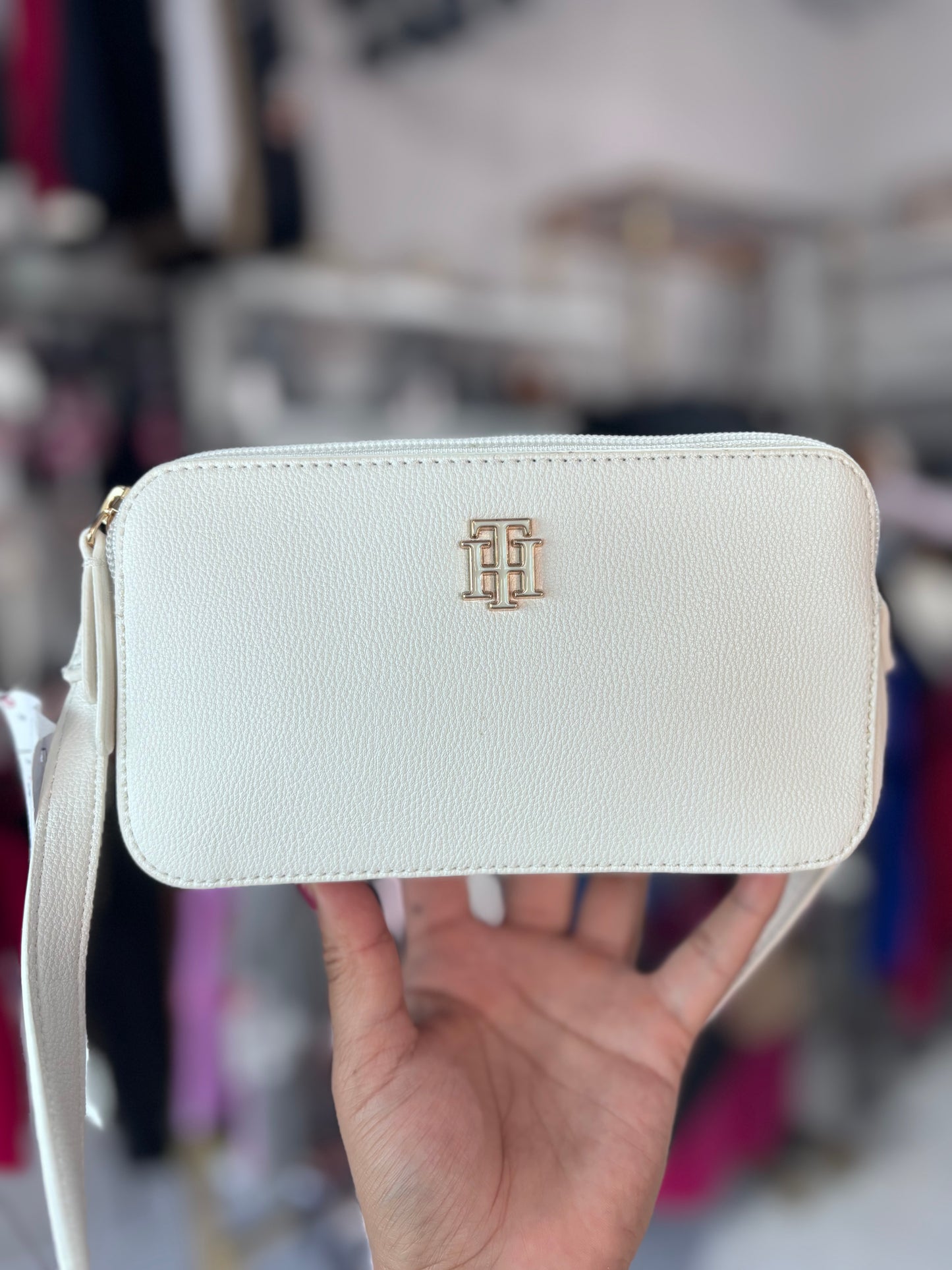 Crossbody Tommy H blanca con 3 compartimentos