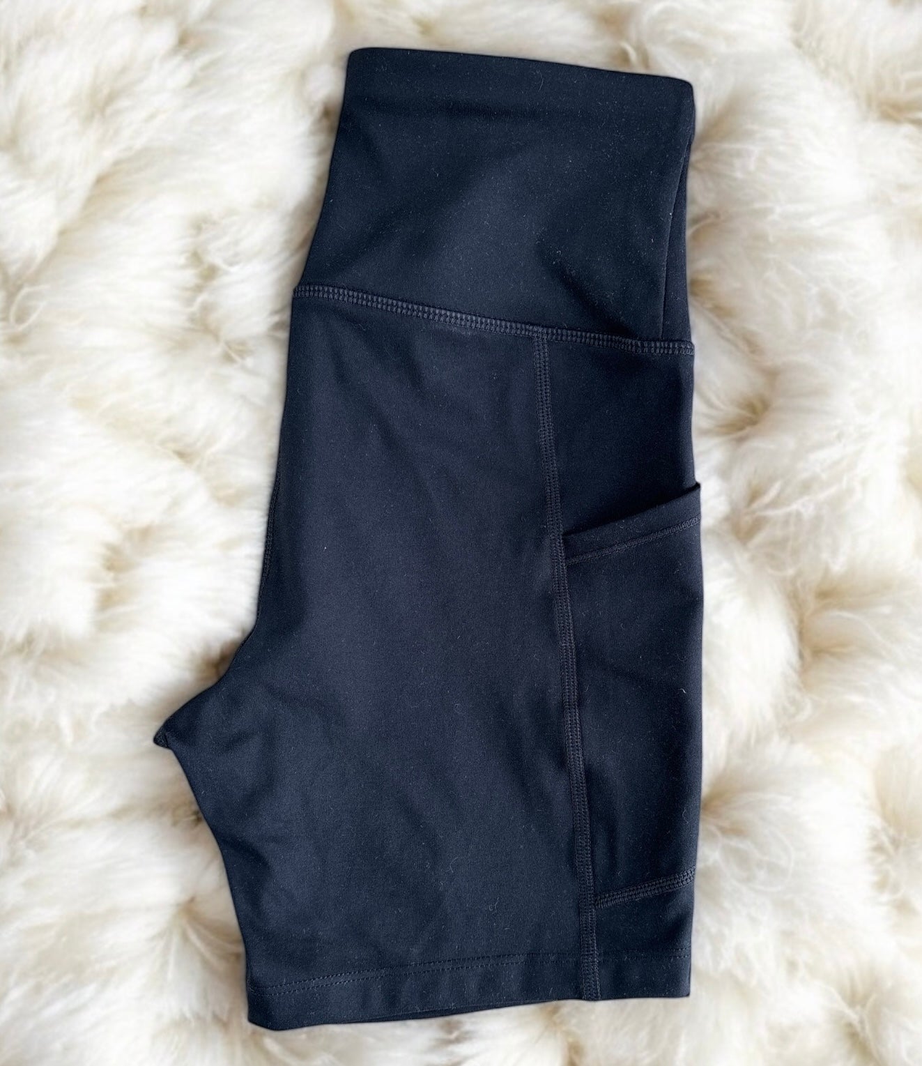 Short Calvin K negra con letras blancas