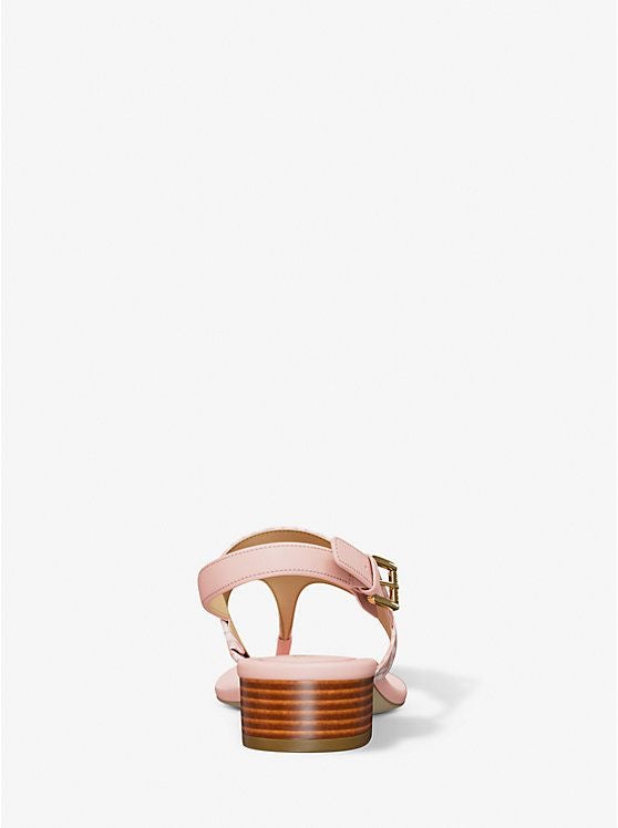 Sandalias Michael k rosa con monogram blanco, placa y hebilla