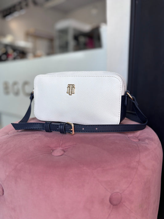 Crossbody Tommy H blanca con azul marino