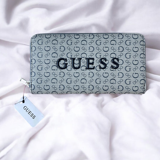 Cartera Guess azul con monogram y letras en 3D