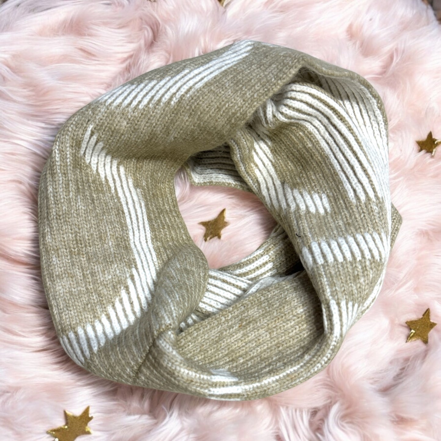Bufanda Calvin K beige con blanco