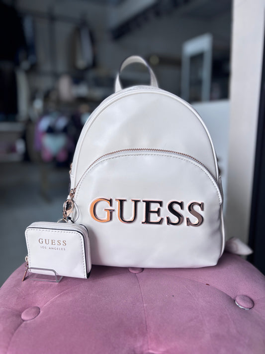 Backpack Guess crema con placa y monedero