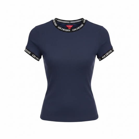 Playera Guess azul con letras blancas con mangas y cuello