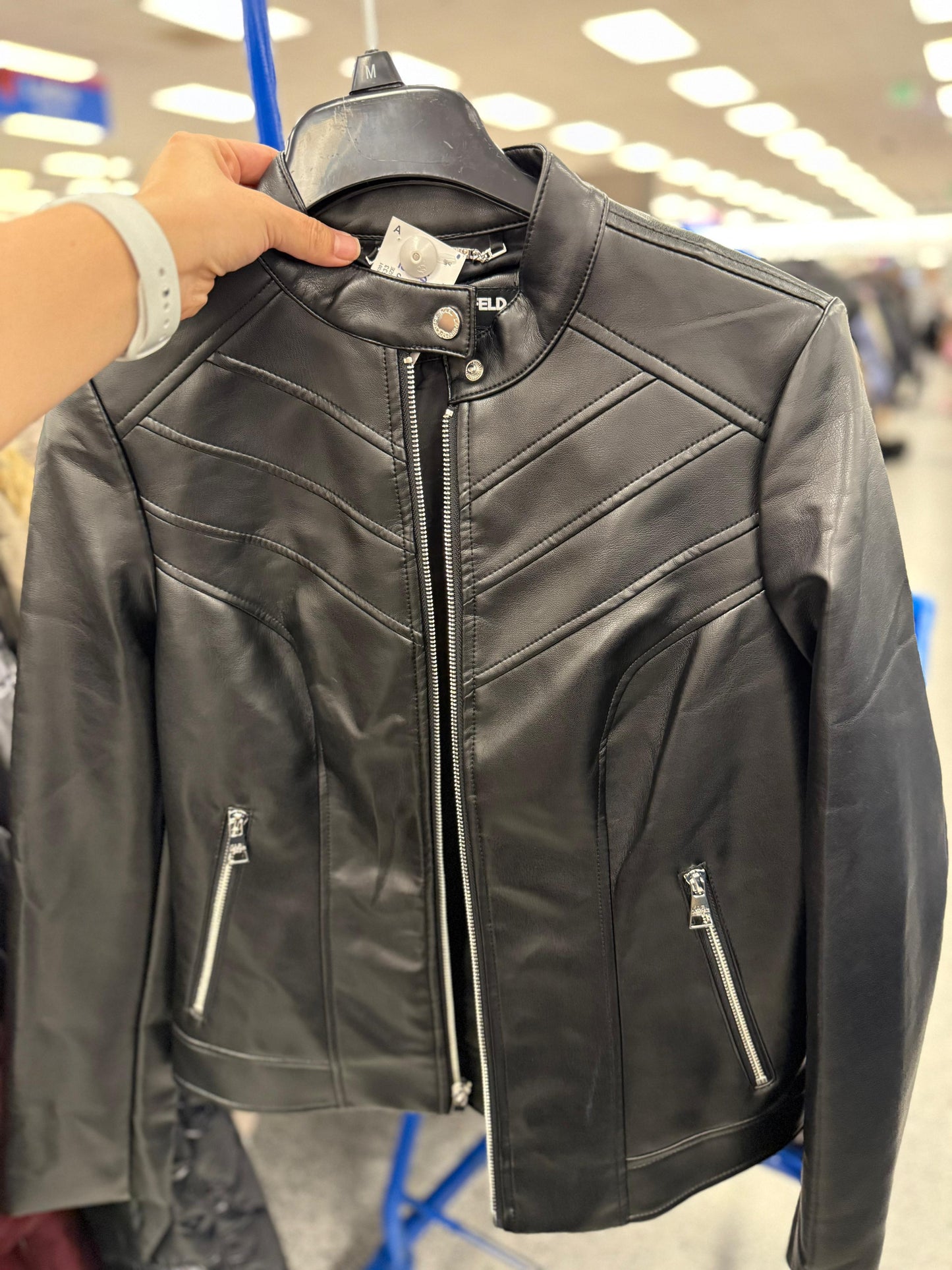 Chamarra Karl Lagerfeld negra tipo Biker