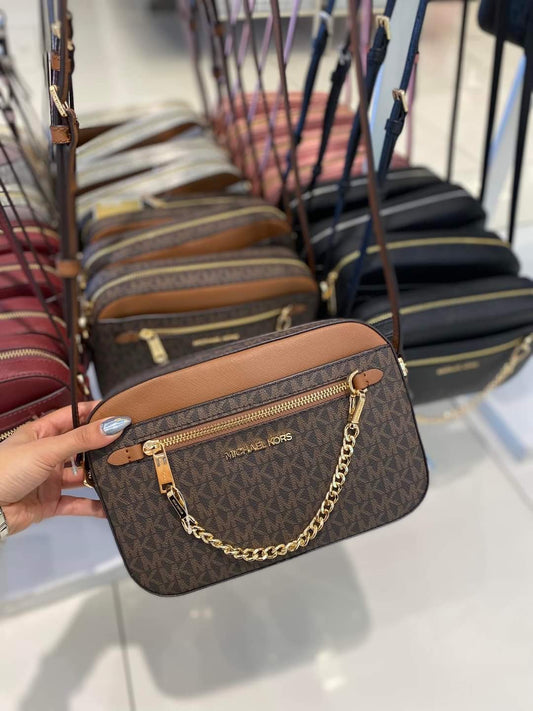 Crossbody Michael k café y dorado con Cadena