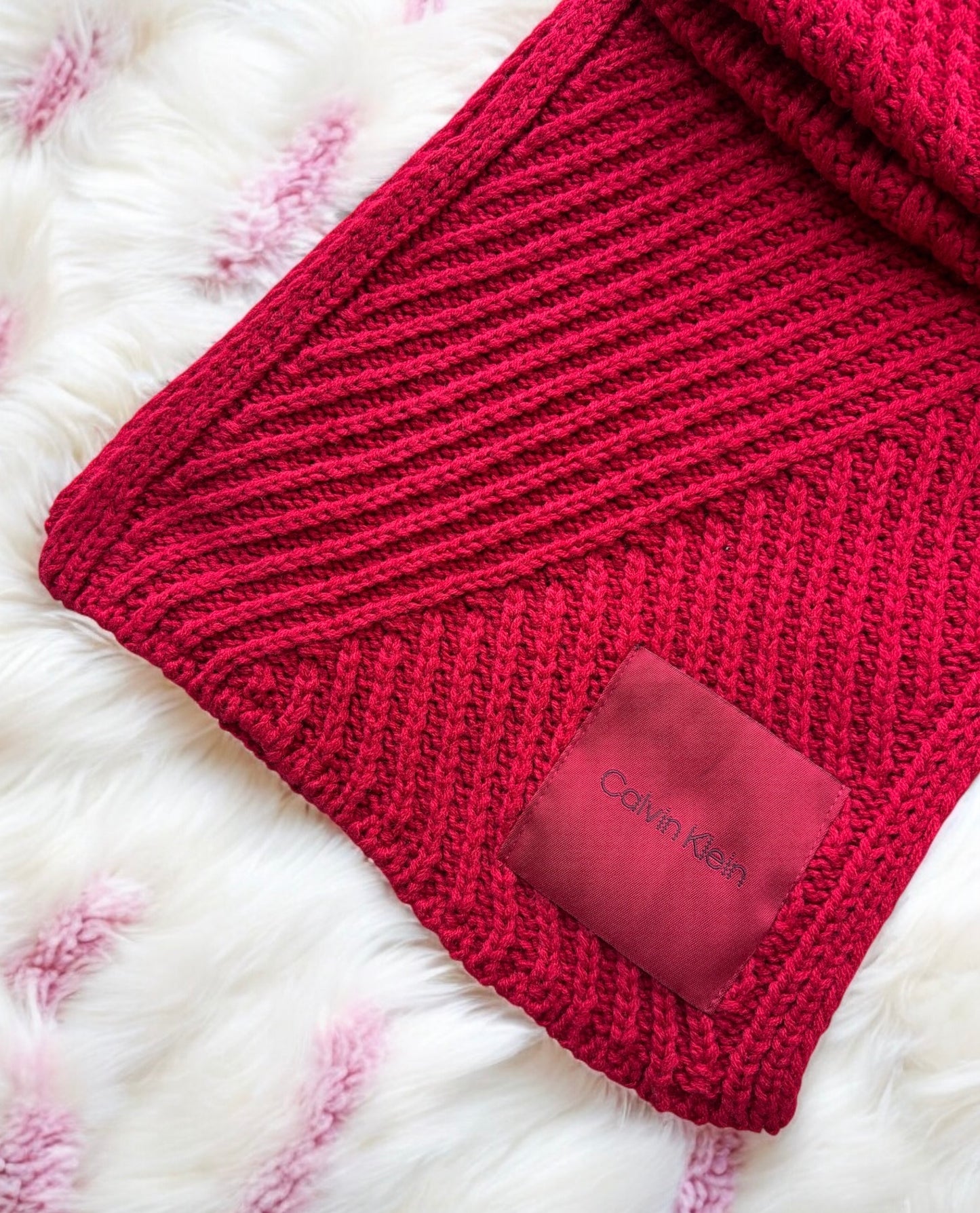Set Gorro y bufanda Calvin K rojo de punto con pompón negro