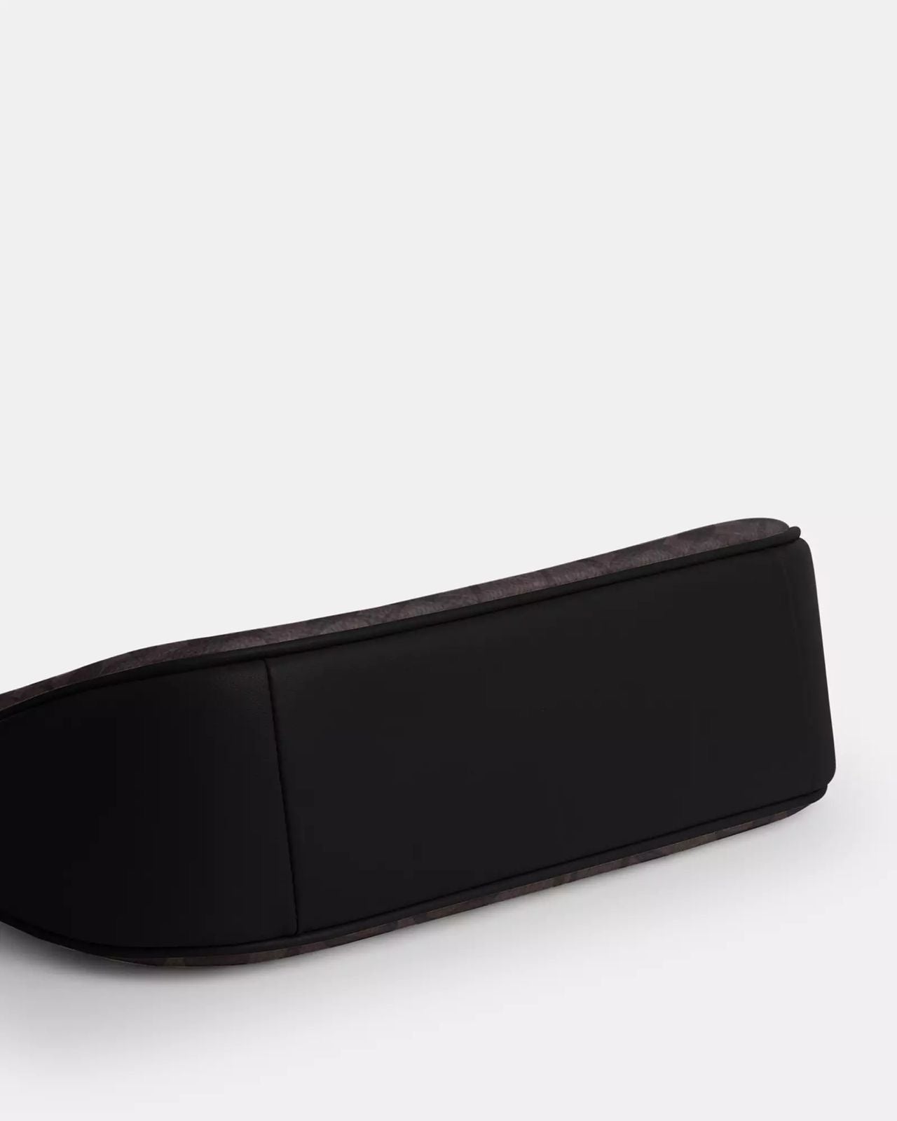 Crossbody/Hobo  Coach Shoulder chocolate con canvas negras, doble strap y placa dorada