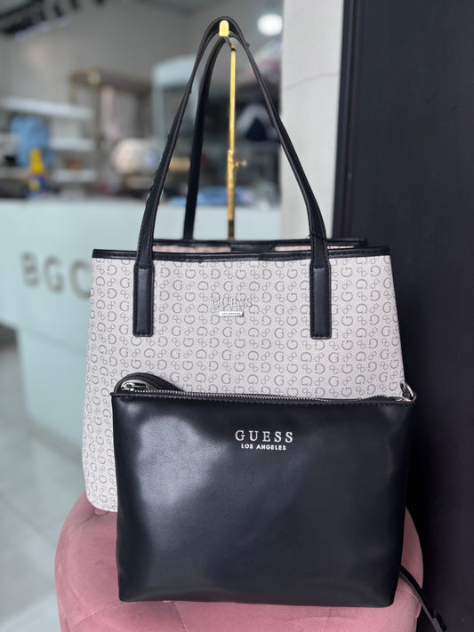 Tote Y muñequera Guess beige con detalles negros