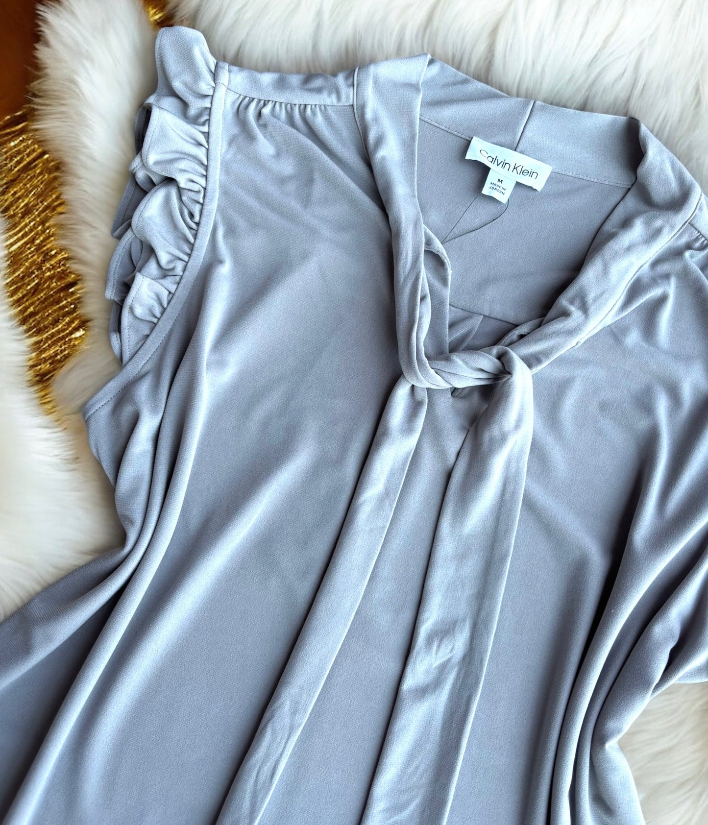 Blusa Calvin K gris con cinta