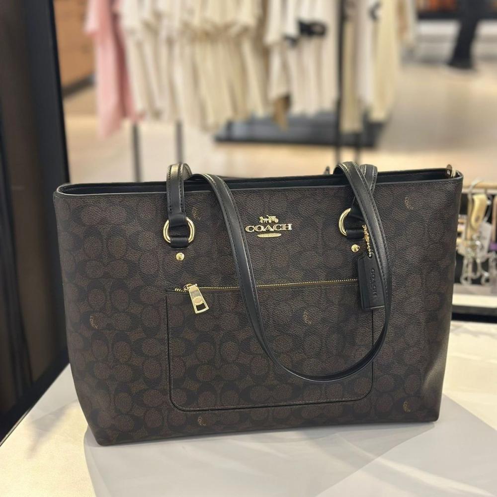 Tote Coach café con herrajes dorados