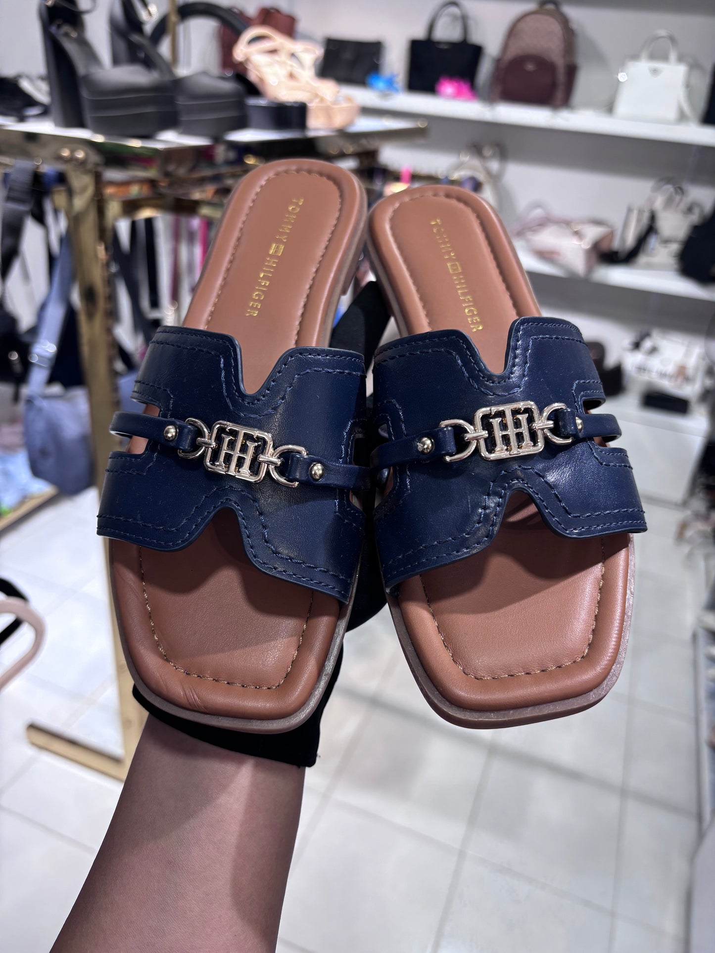 Sandalias Tommy H marino con placa