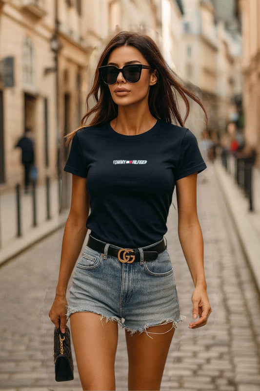 Playera Tommy H color negro con letras blancas