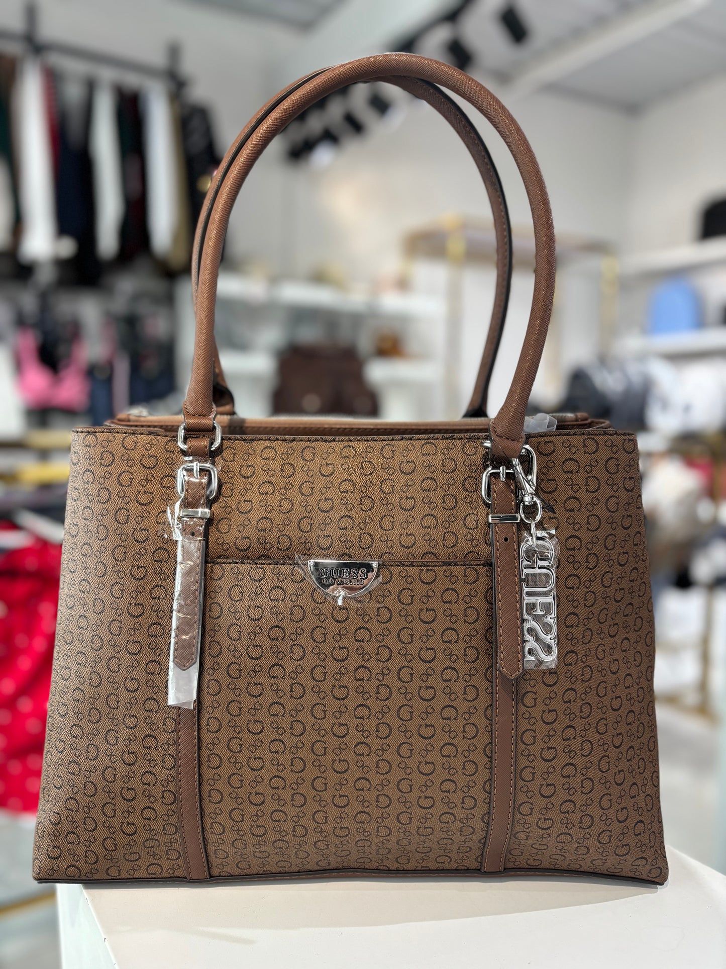 Tote Guess café con monogram y llavero