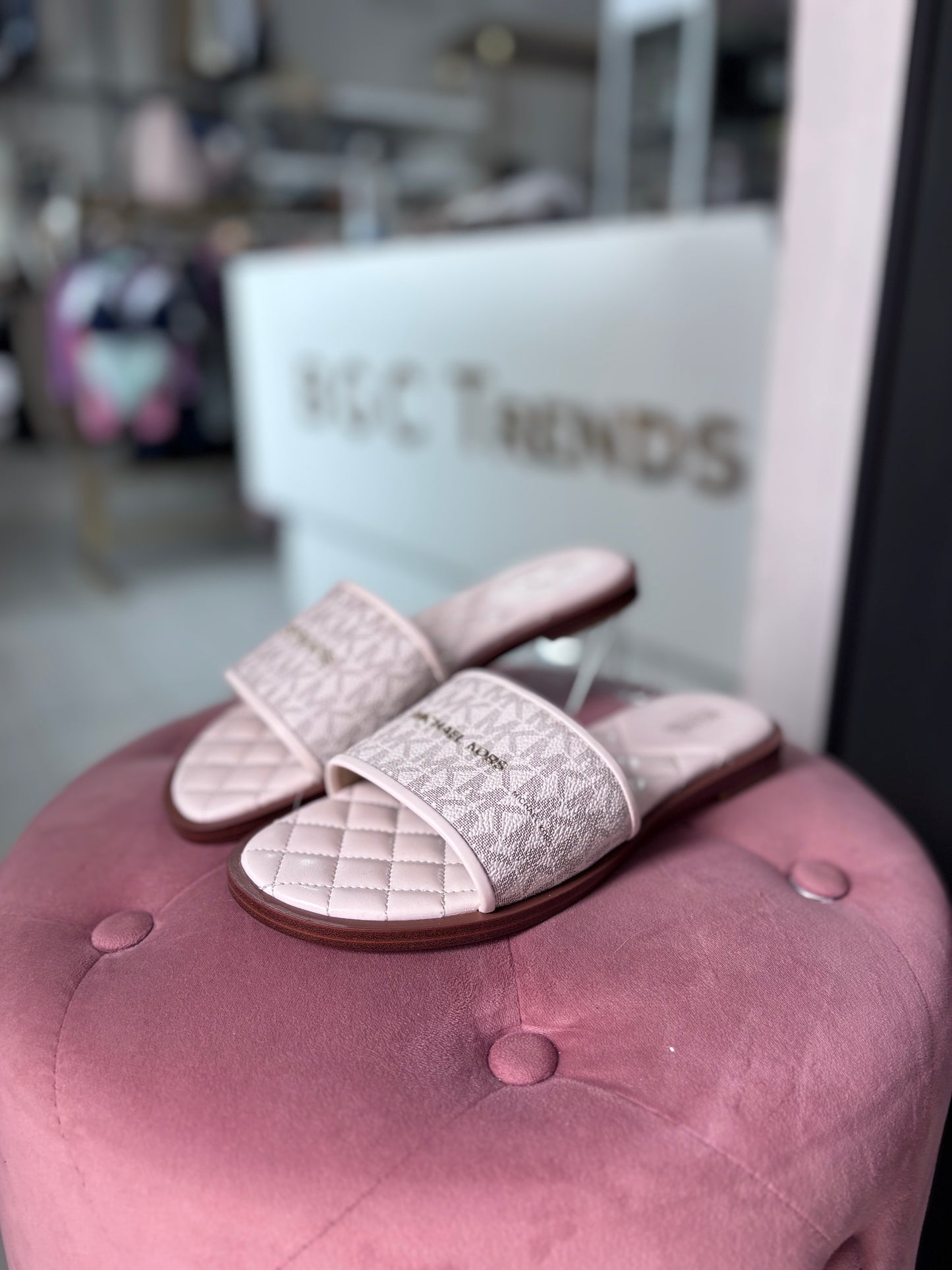 Sandalias Michael crema con monogram