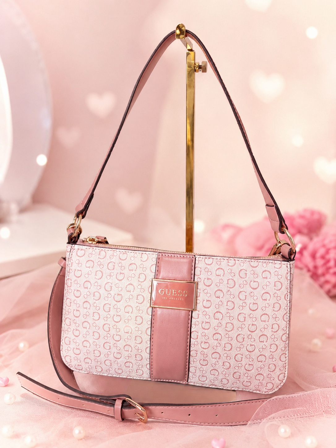 Crossbody/Hobo Guess rosa con placa