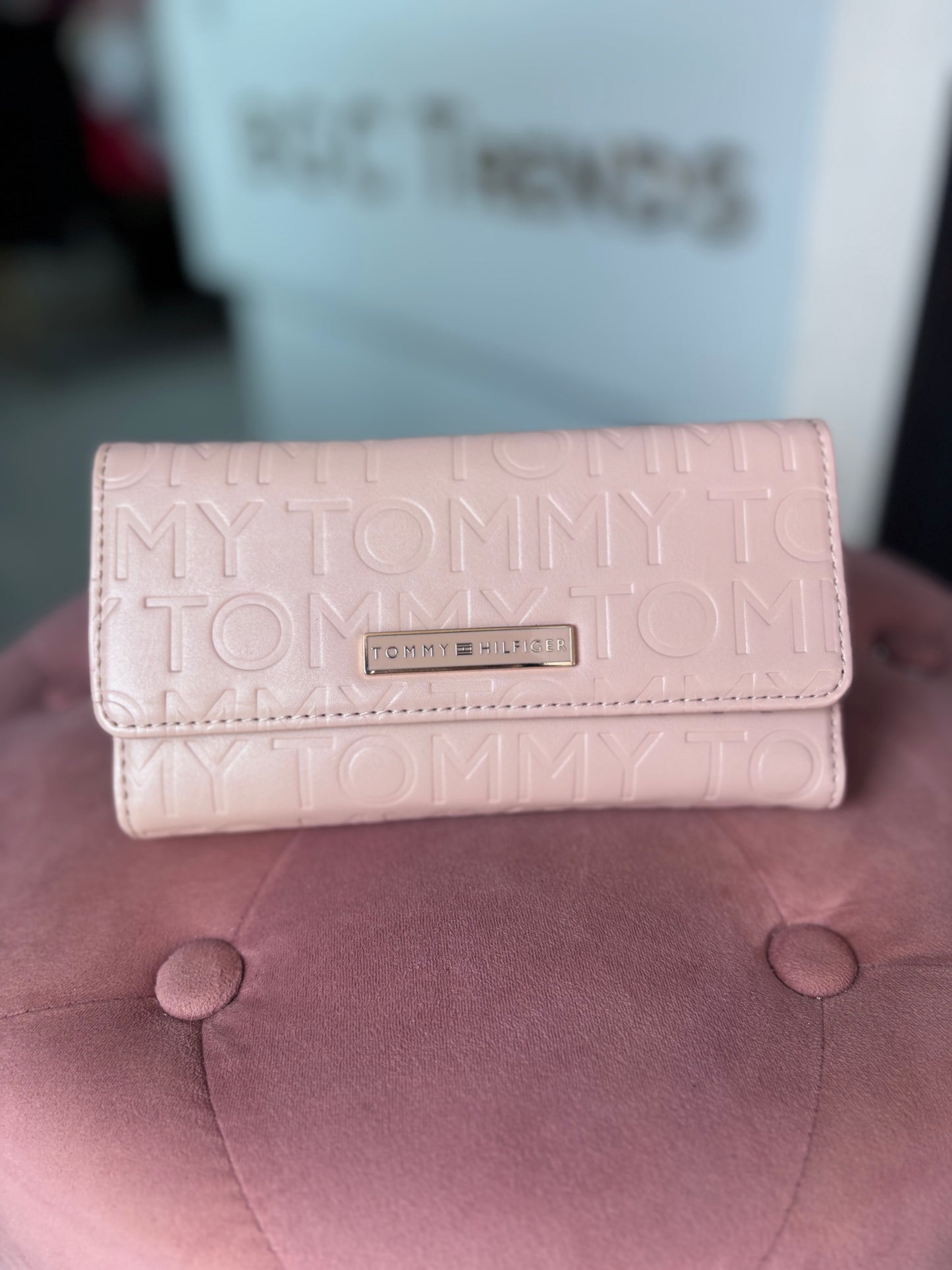Cartera Tommy H palo de rosa con placa
