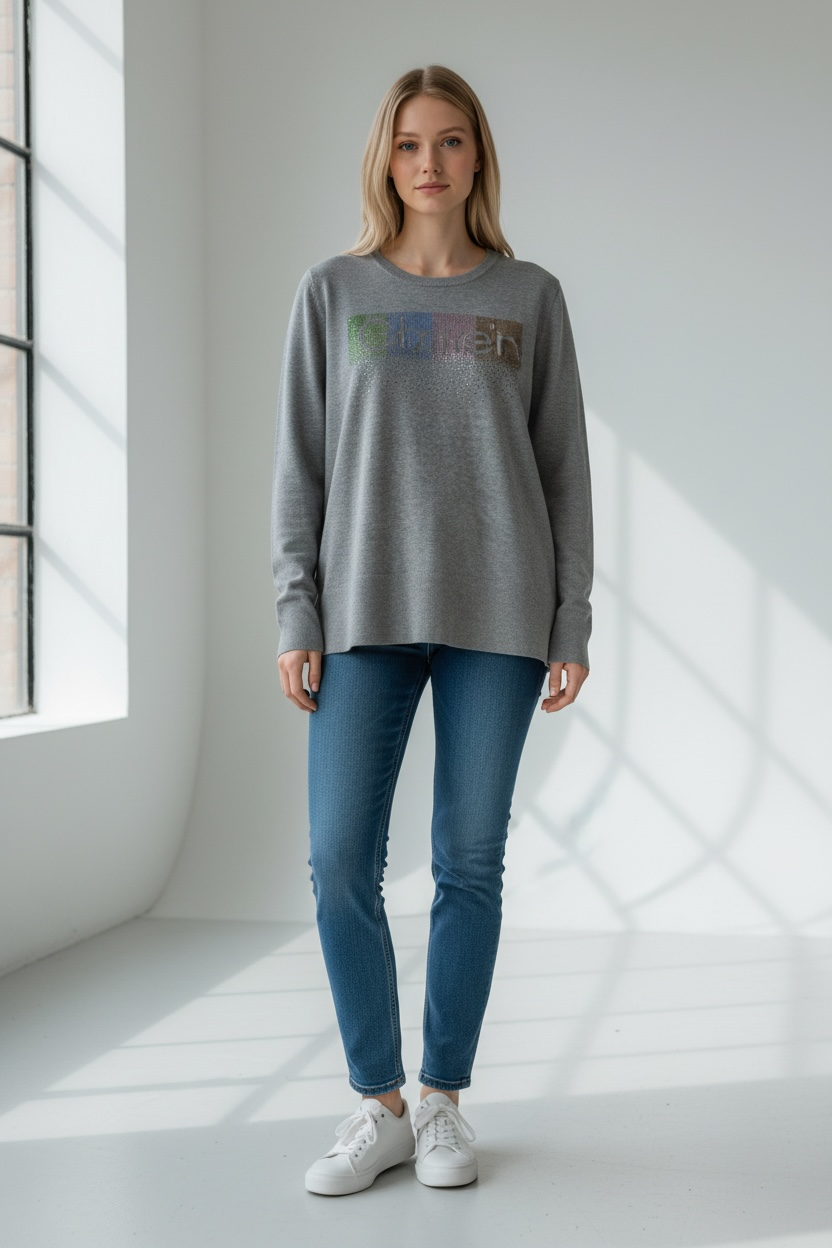 Suéter Calvin K gris con letras de brillos de colores