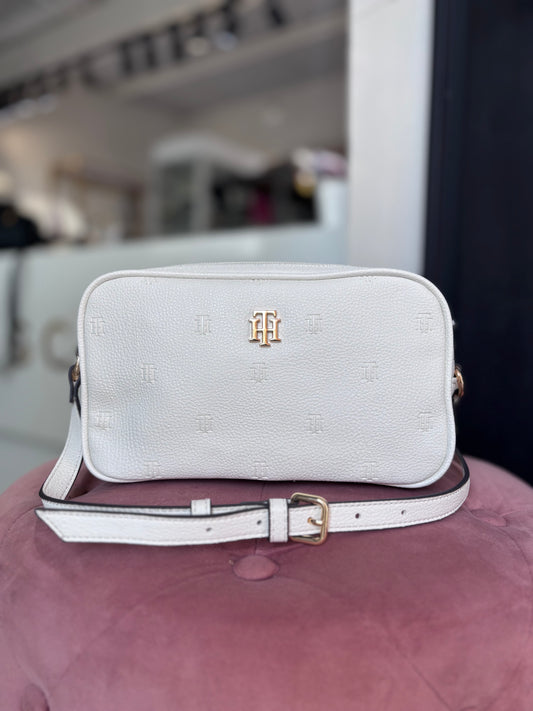 Crossbody Tommy H blanca con grabado