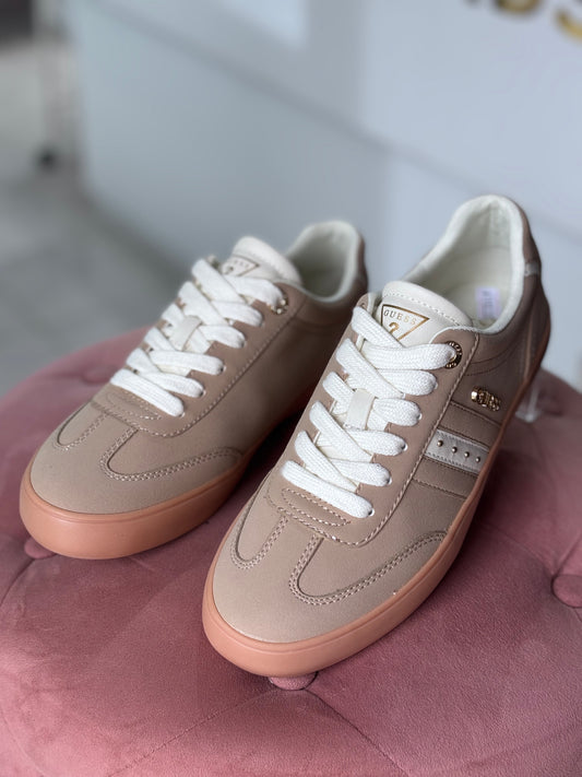 Tenis Guess Camel con placa