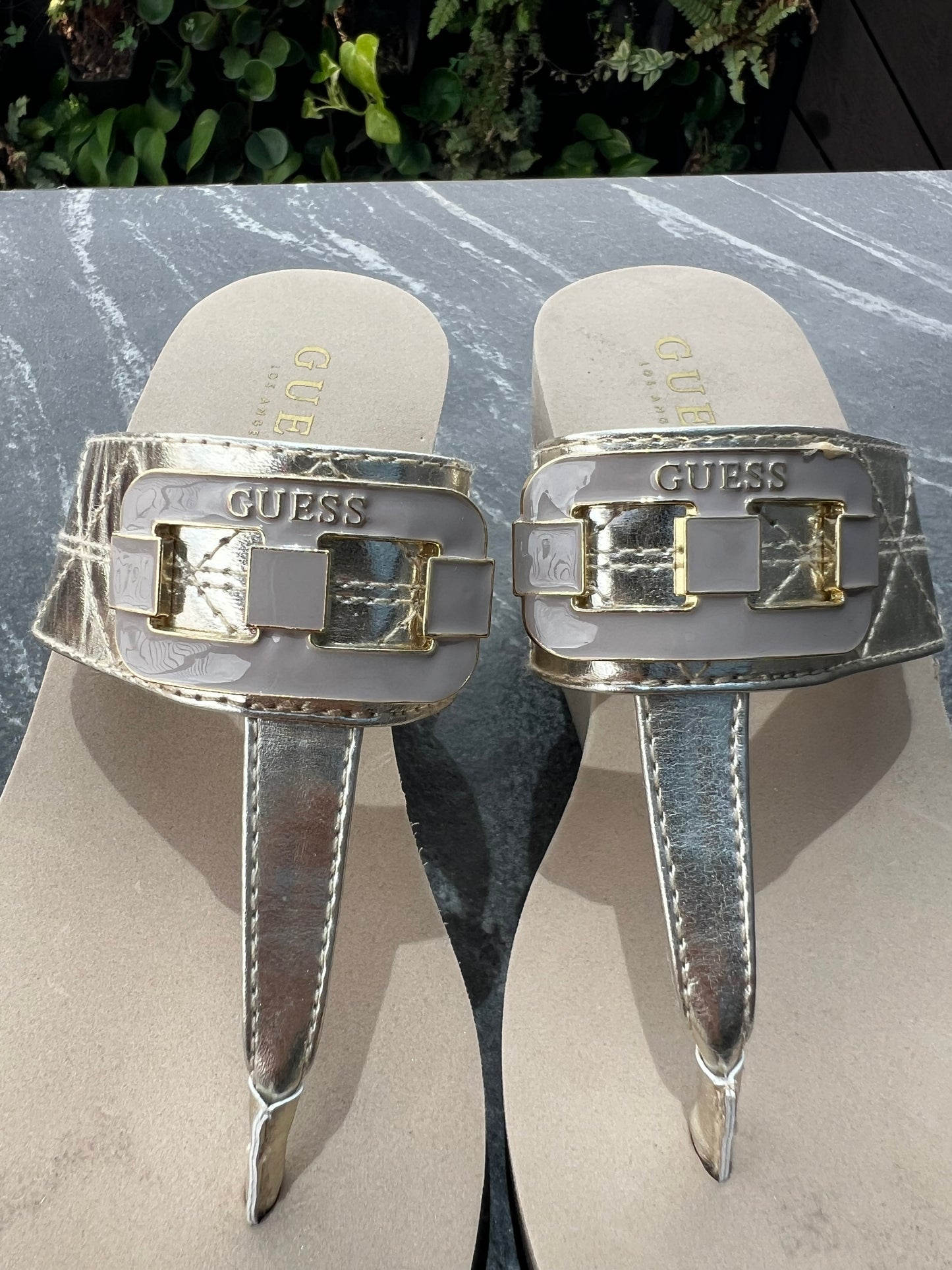 Sandalias Guess beige