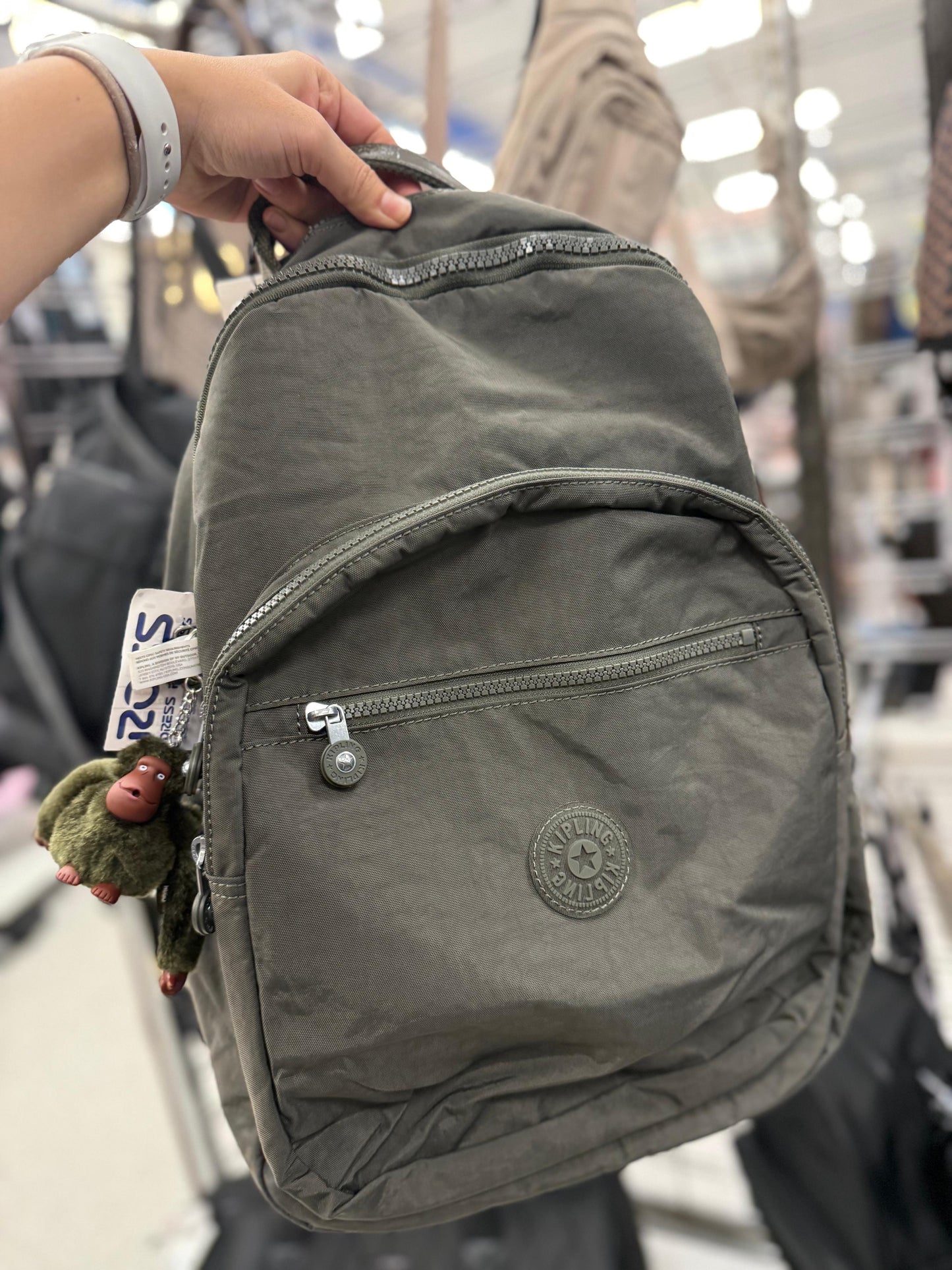 Backpack Kipling verde militar con changuito y placa de goma