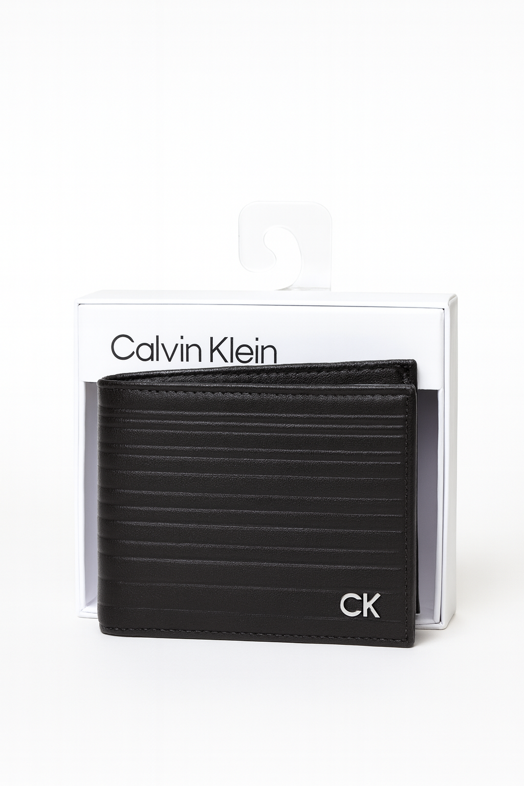 Cartera Calvin k negra,capitonada en líneas placa plateada para caballero
