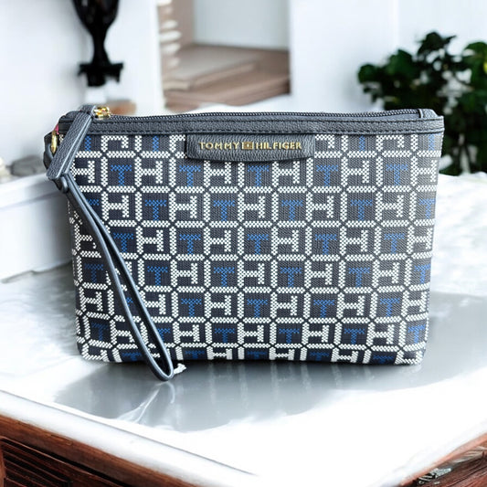 Muñequera Tommy H grande azul marino con monogram azul y blanco