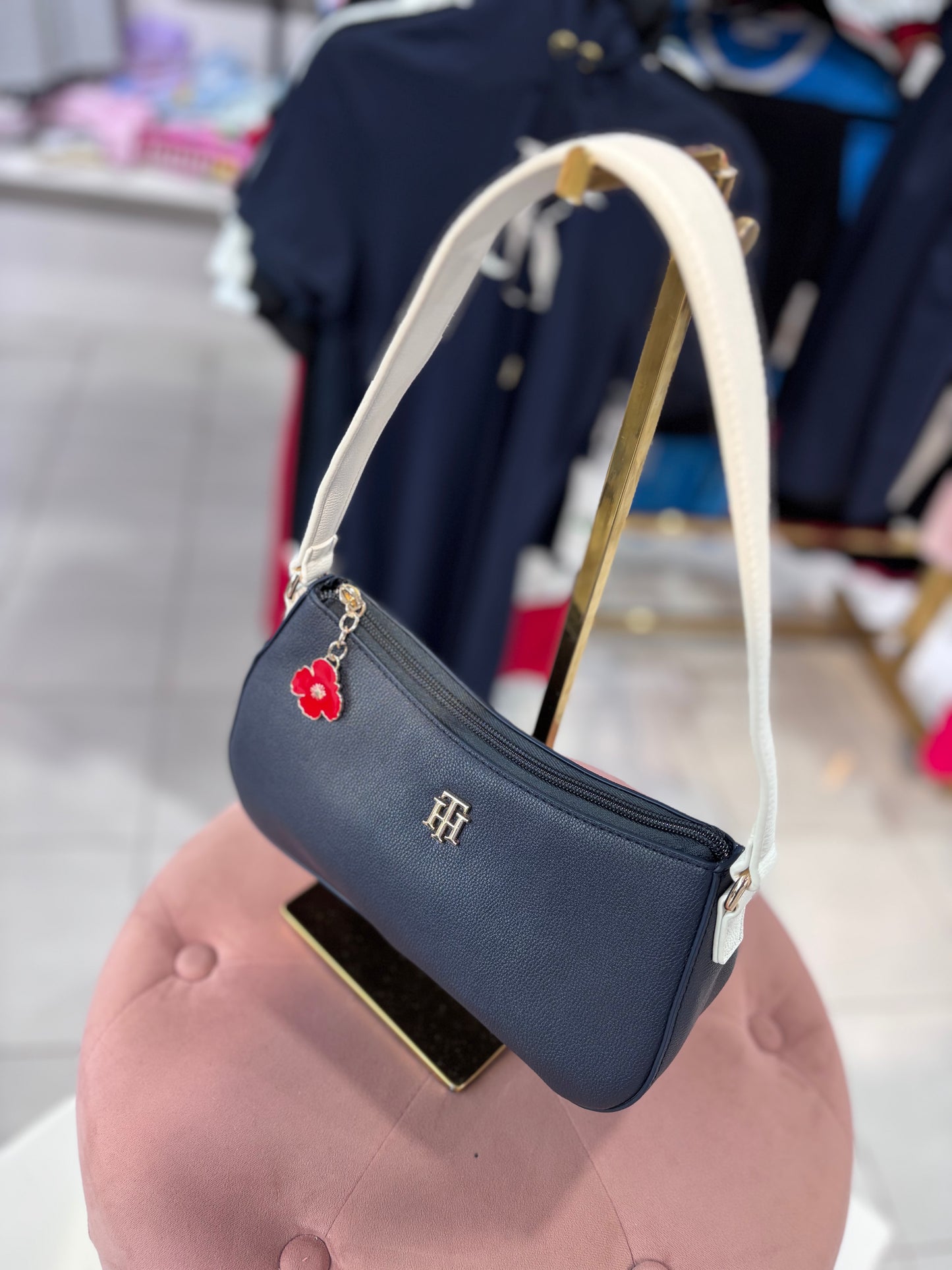 Hobo Tommy H azul marino con flor roja