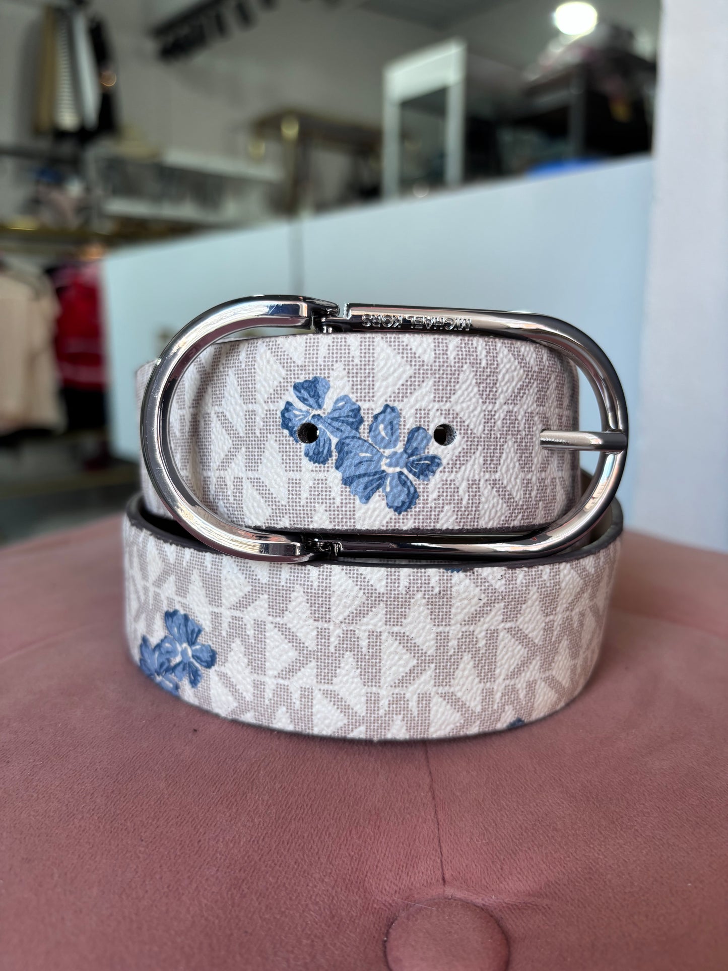 Cinturon Michael k de monogram con flores azul