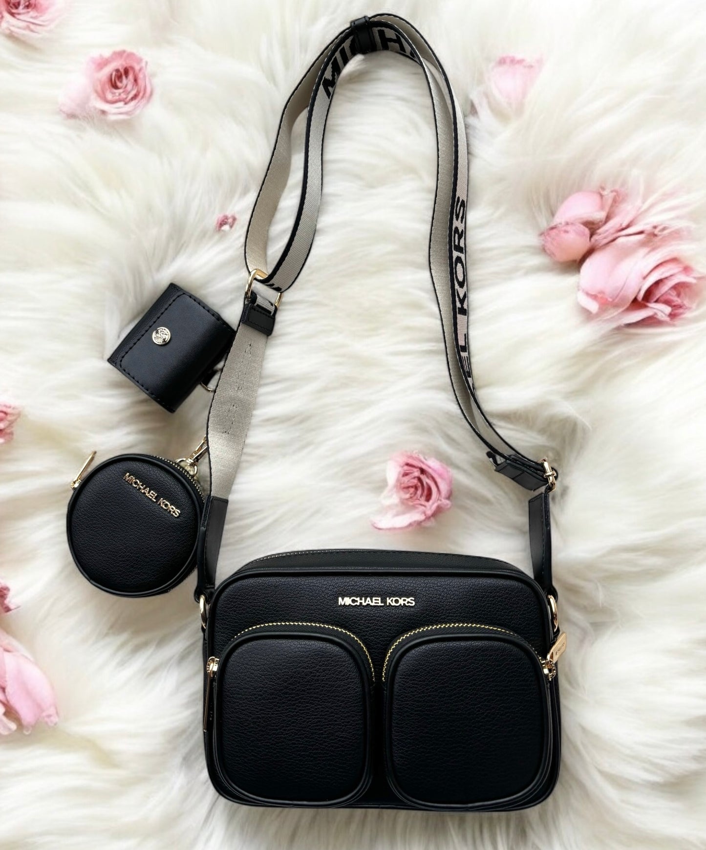Crossbody Michael K negra con monedero y porta Airpods