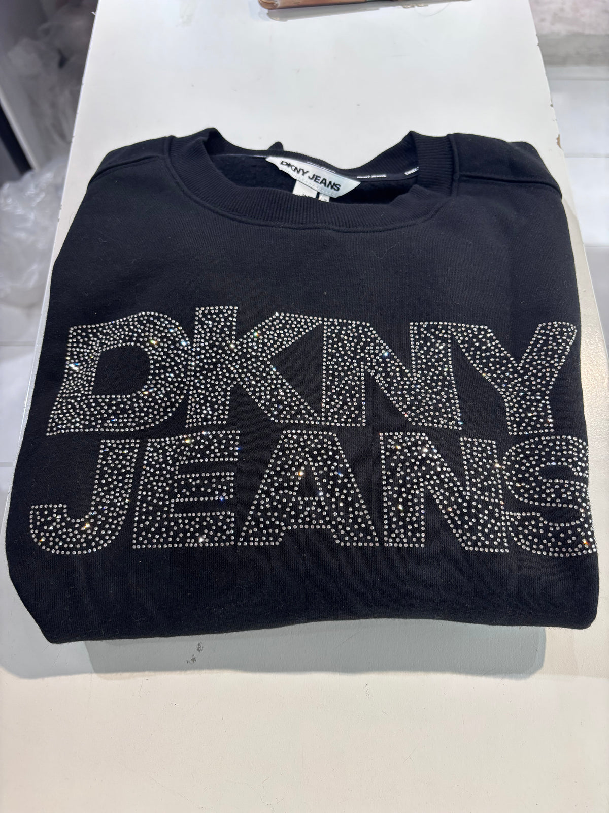 Sudadera DKNY negra con brillos