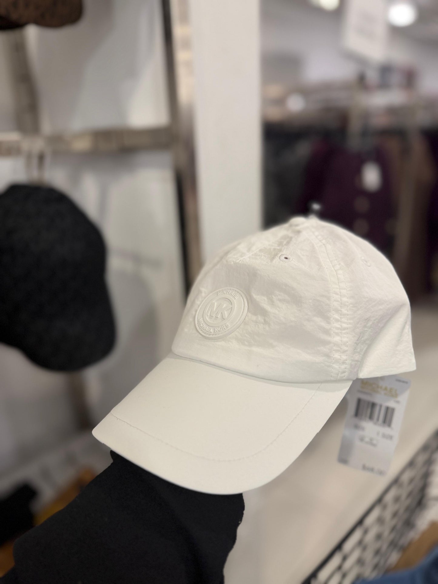 Gorra Michael k blanca con placa de goma