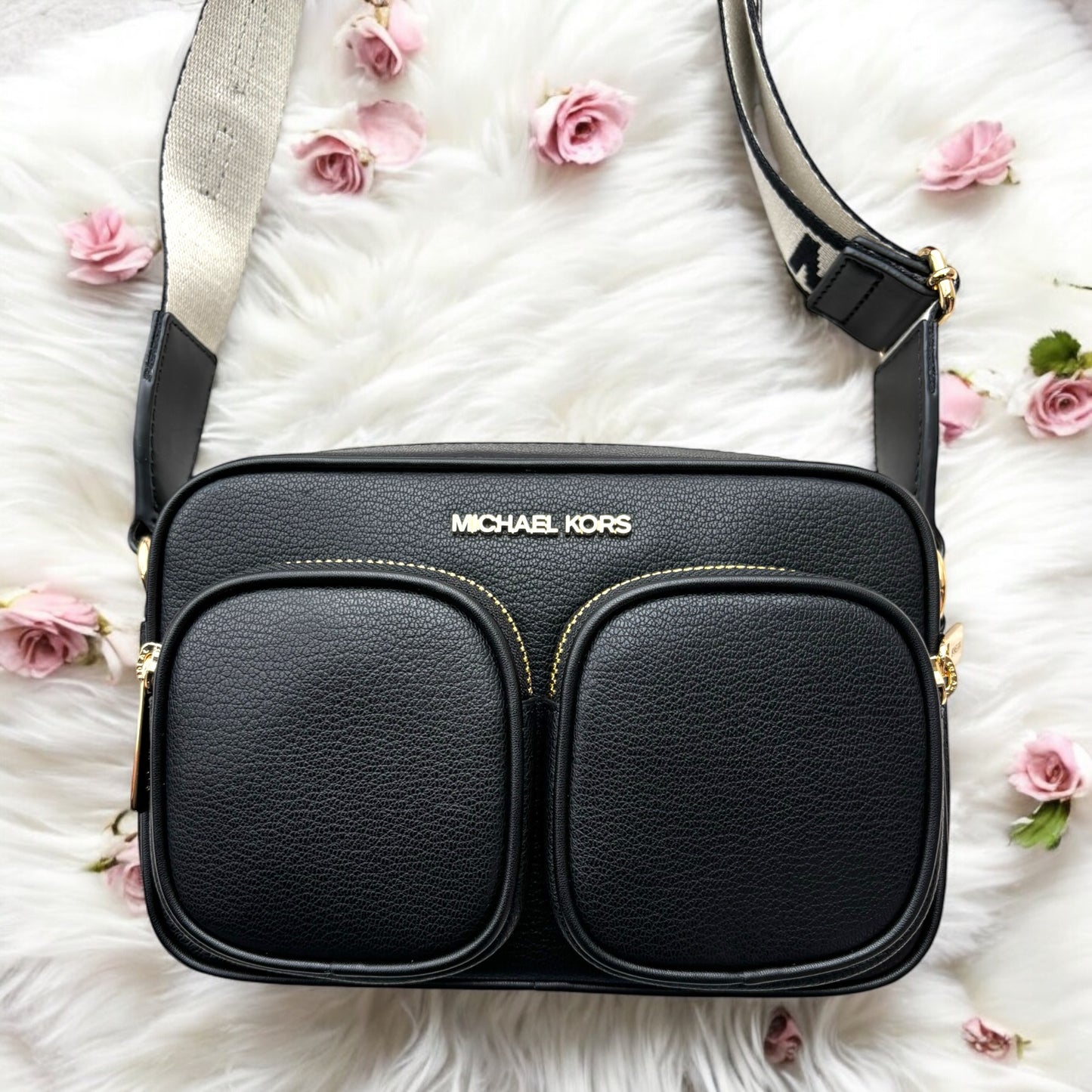 Crossbody Michael K negra con monedero y porta Airpods