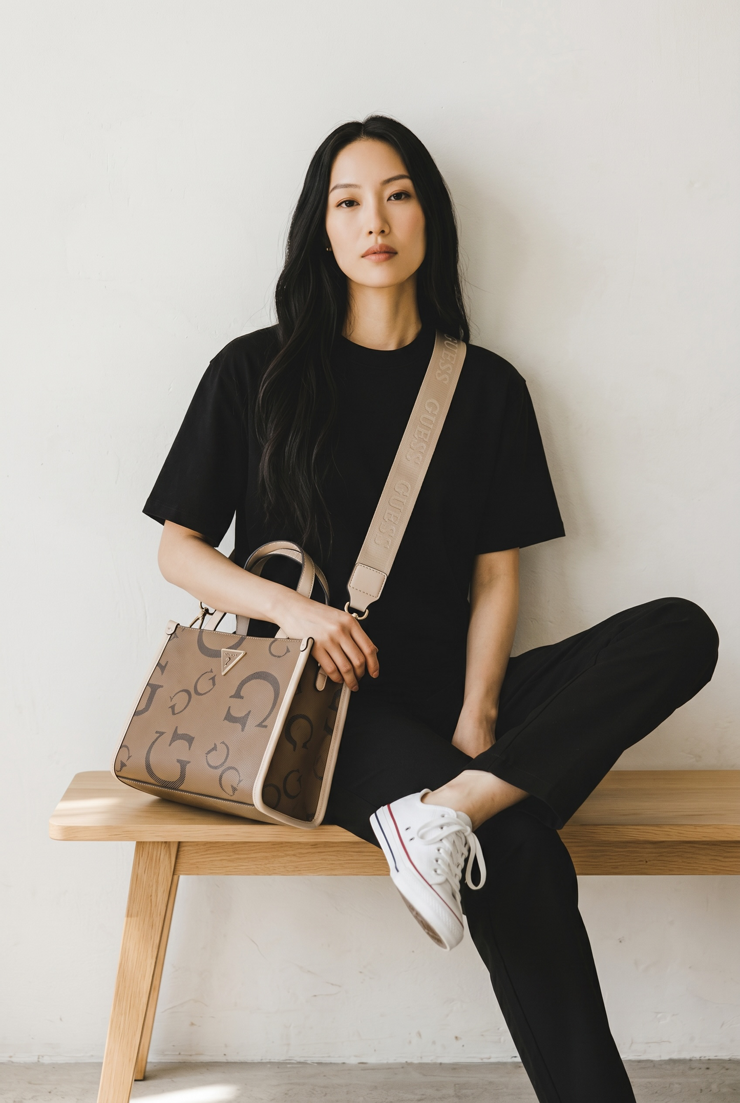 Tote Guess beige con camel strap de tela