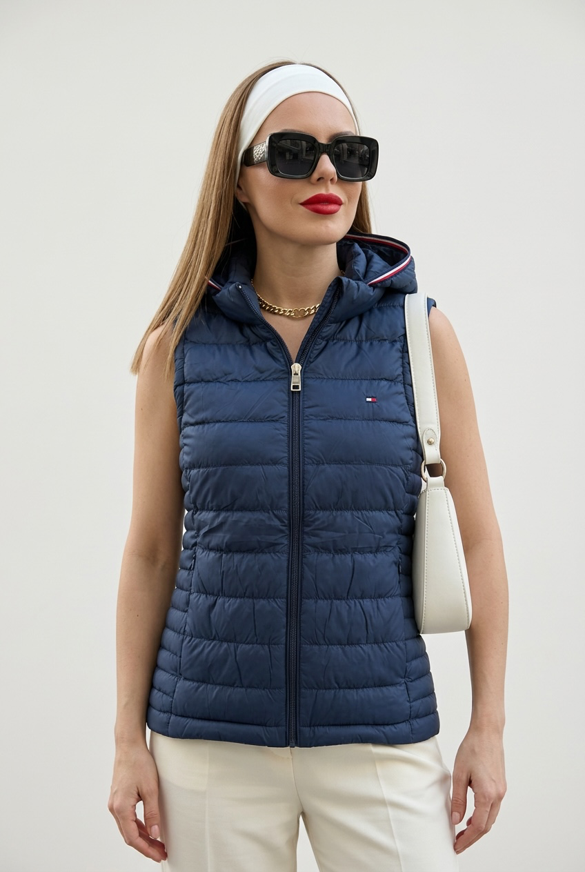 Chaleco Tommy H azul marino con gorro