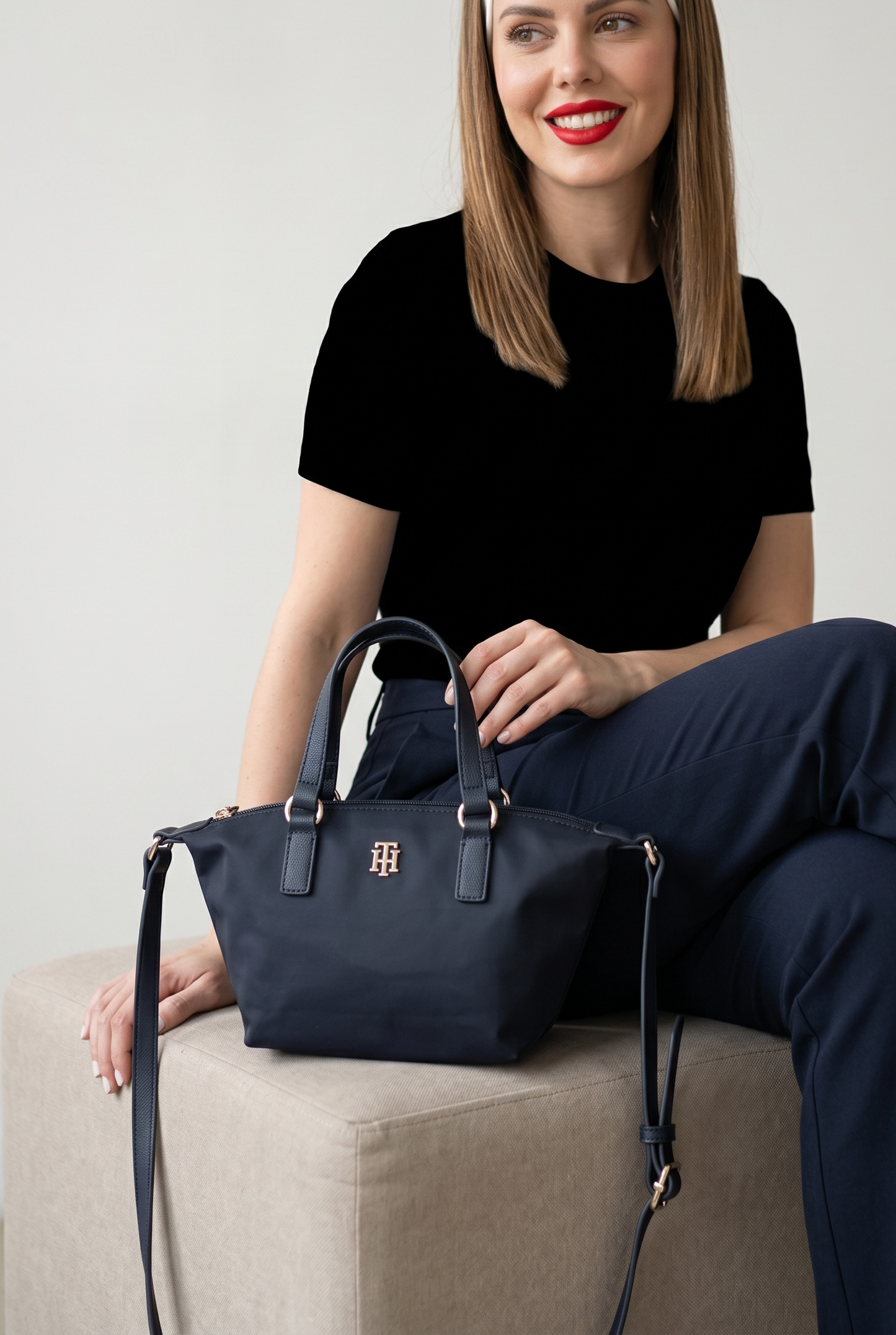 Crossbody Tommy H negra tipo longch