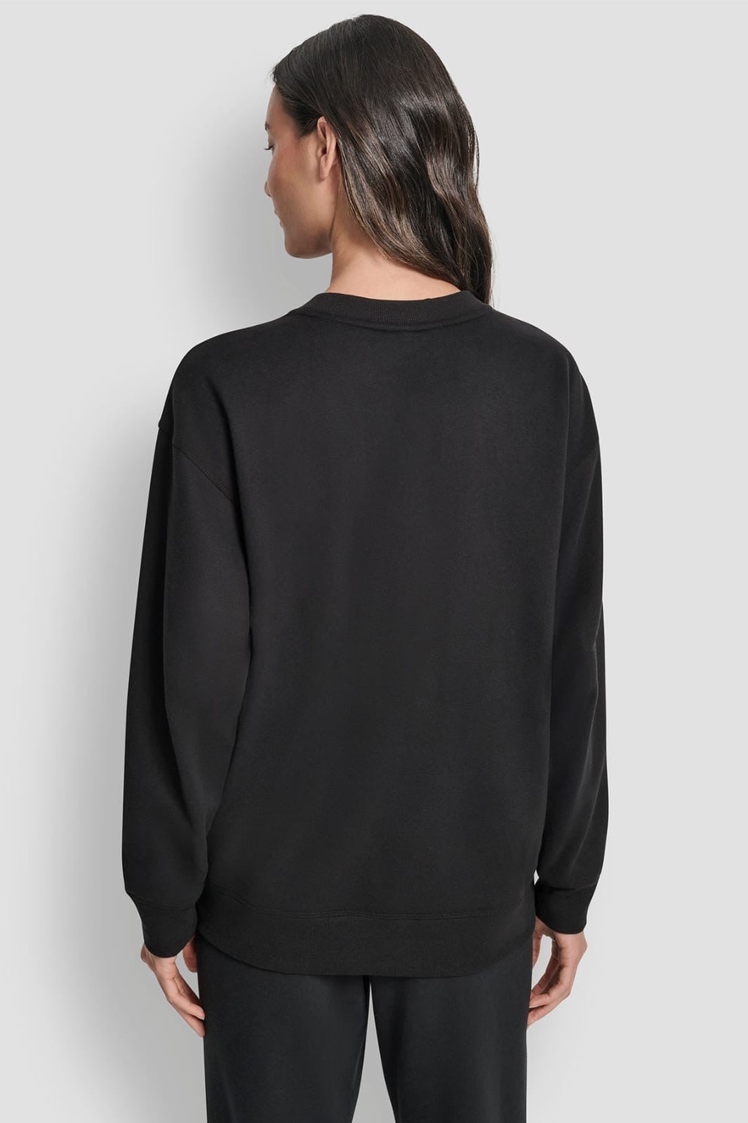 Sudadera DKNY negra con letras negras