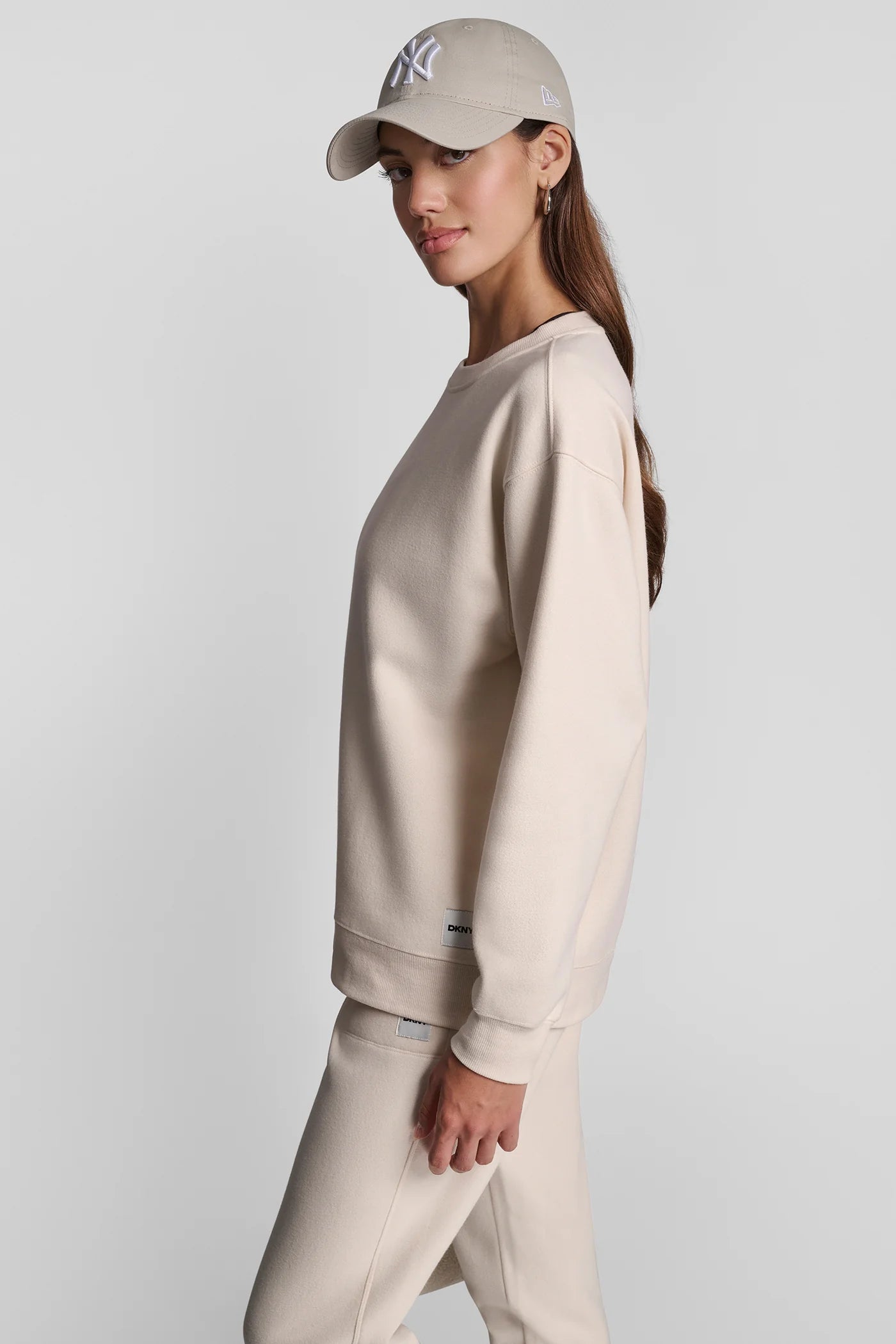 Conjunto DKNY beige deportivo