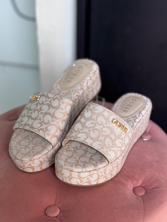 Sandalias Guess beige con monogram