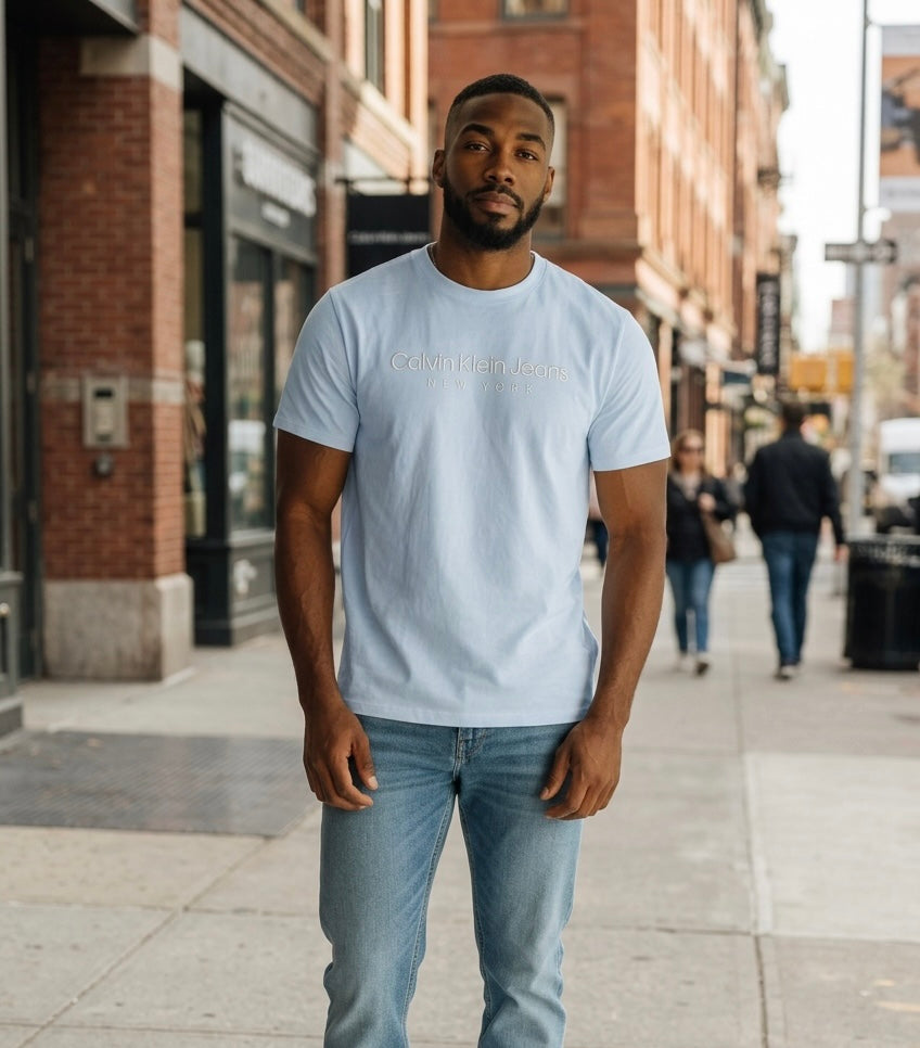 Playera Calvin k azul cielo letras blancas