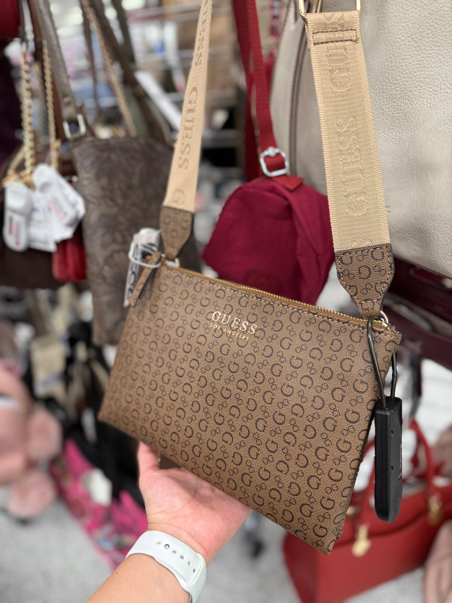 Crossbody Guess café de 3 compartimentos