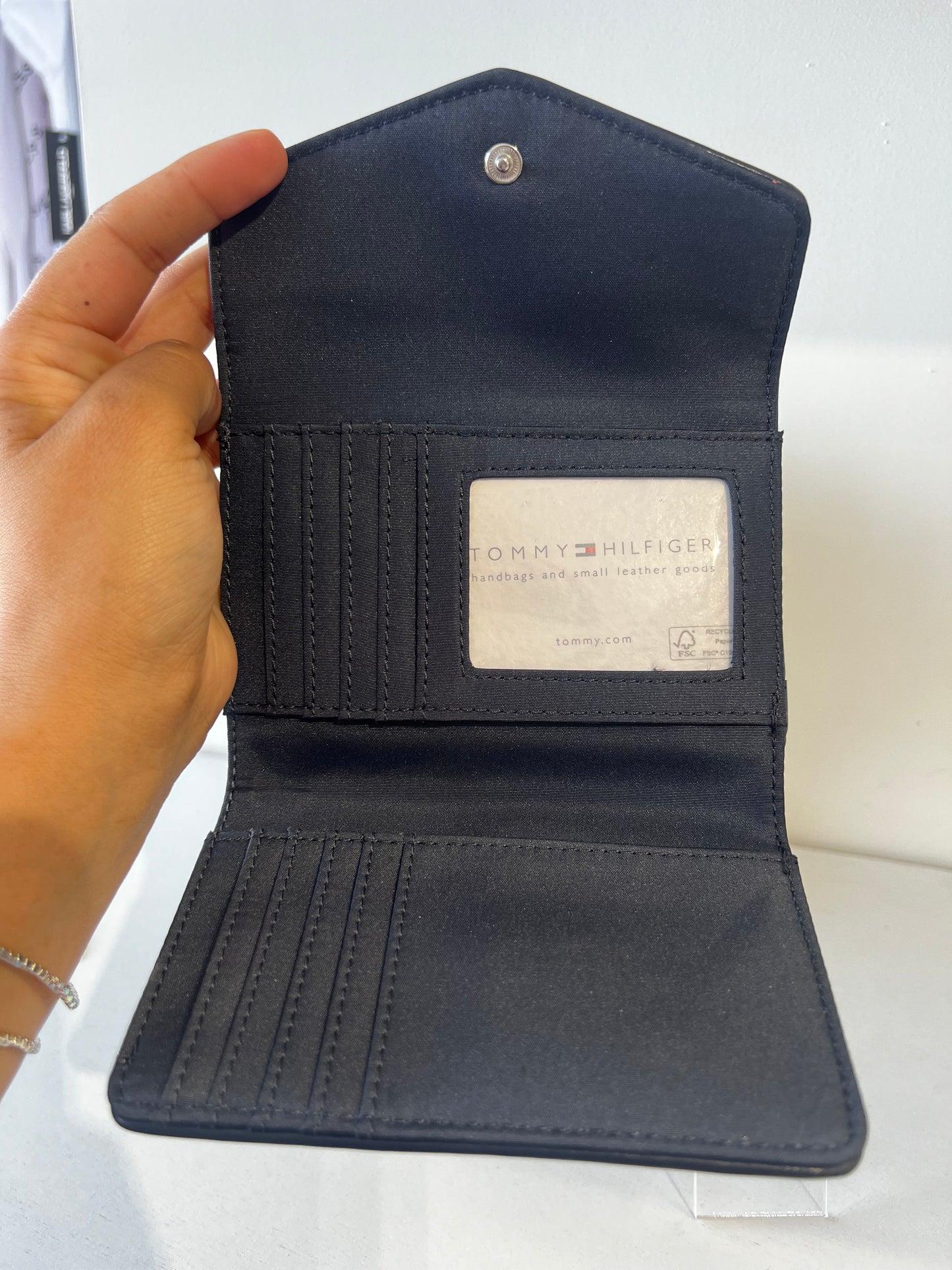 Cartera Tommy H blanca con azul
