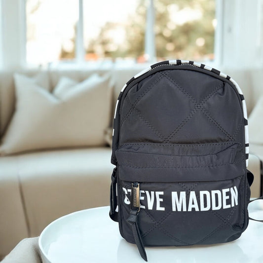 Mini Backpack Steve M negra con letras blancas