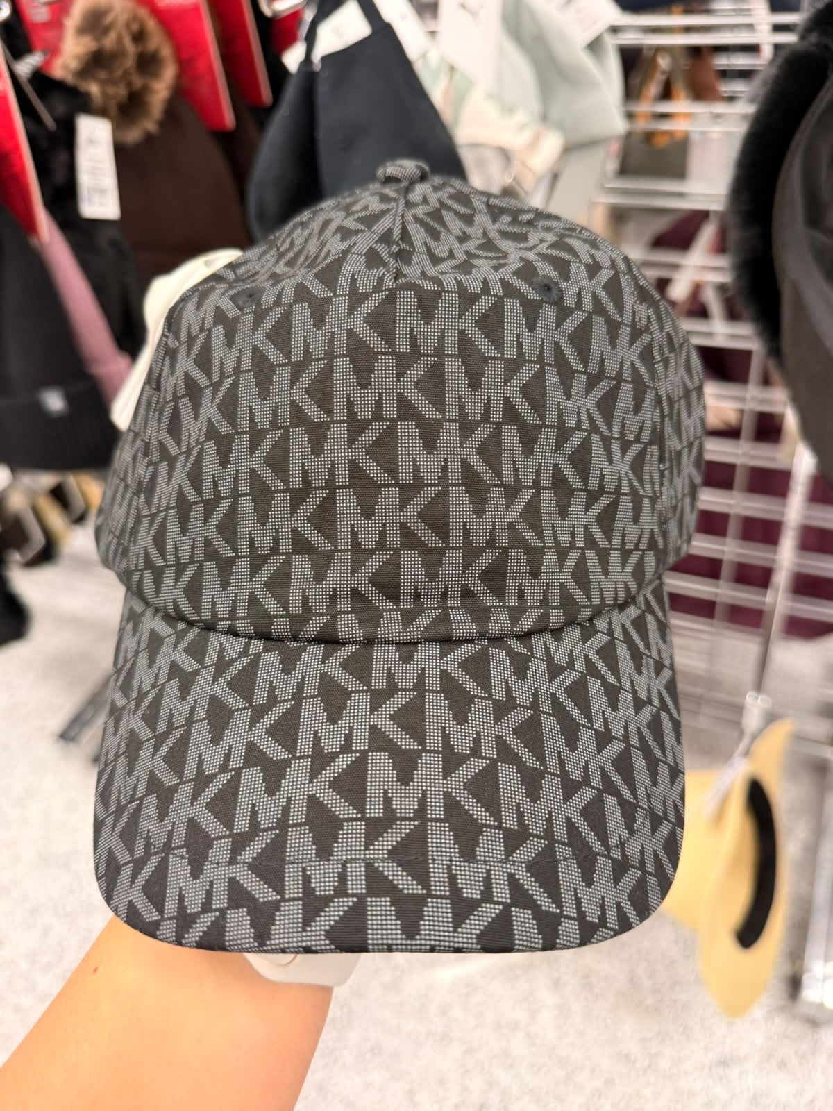 Gorra Michael k negra con monogram