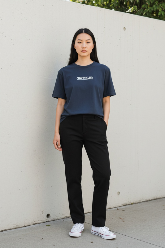 Playera Calvin k azul marino con letras blancas