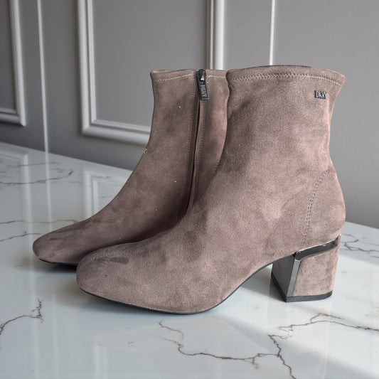 Botines DKNY de gamuza cafés