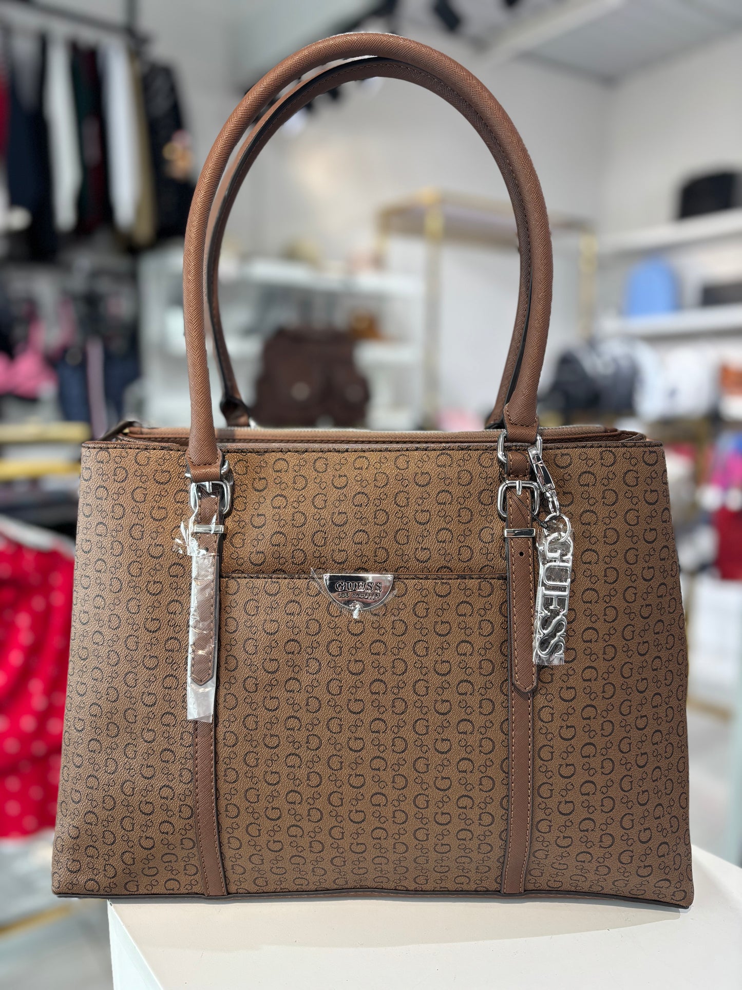 Tote Guess café con monogram y llavero