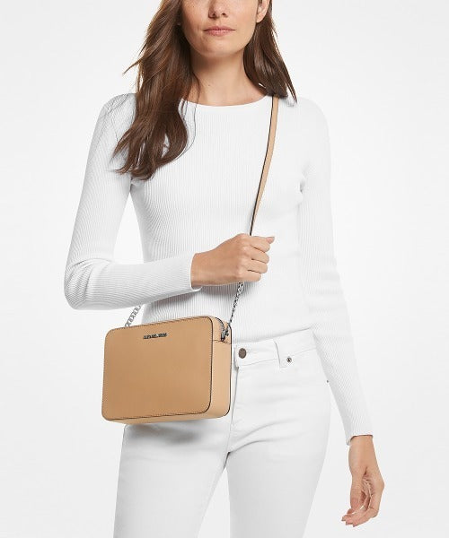 Crossbody Michael K camel con plata