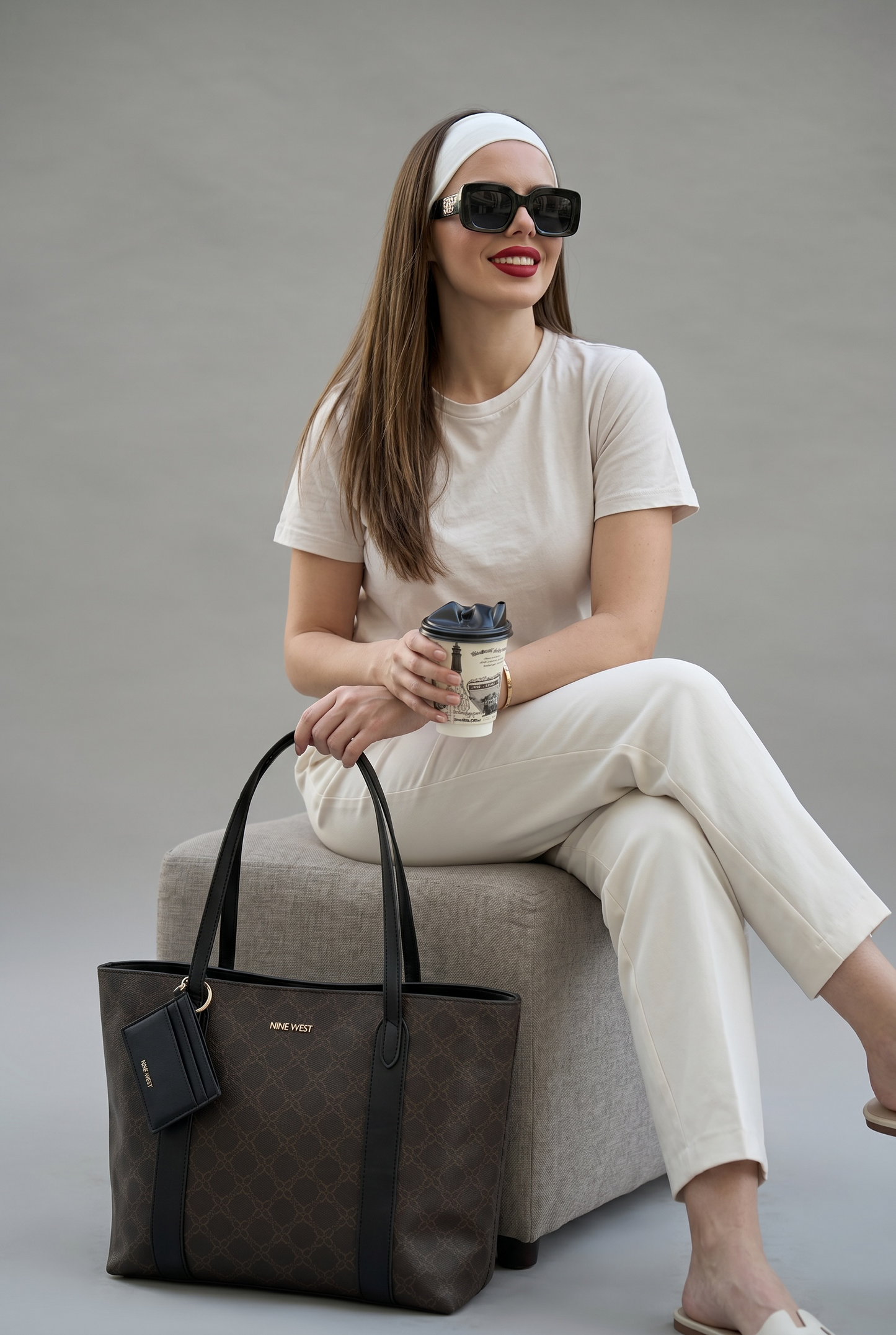 Tote nine West cárter Brown logo